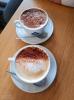 Cappuccino und heiße Schokolade in Clifden